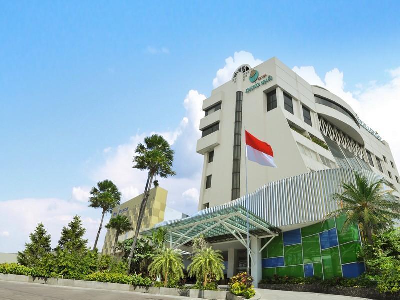 Lux Tychi Hotel Malang Exterior foto
